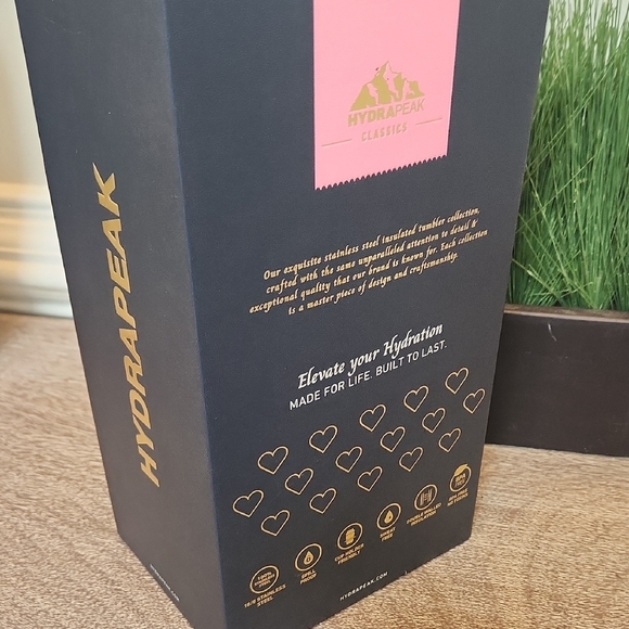 Hydrapeak Rhinestone Heart Stainless Steel Tumbler - Limited Edition - Picture 4 of 5